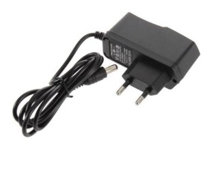 Adaptador 220V AC a DC 9V 1A