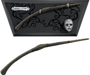 Replica the noble collection harry potter varita en expositor con mascara bellatrix lestrange