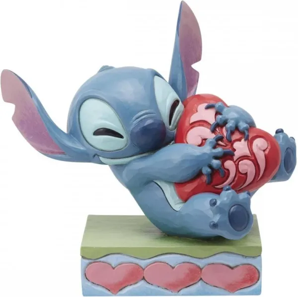 Figura enesco disney stitch abrazando un corazón