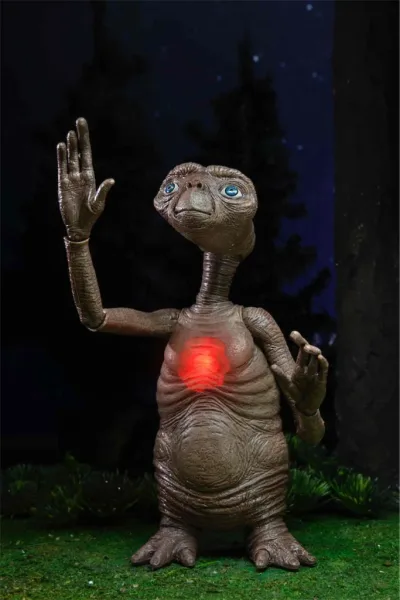 Figura neca ultimate deluxe e.t. con pecho LED 40 aniversario et