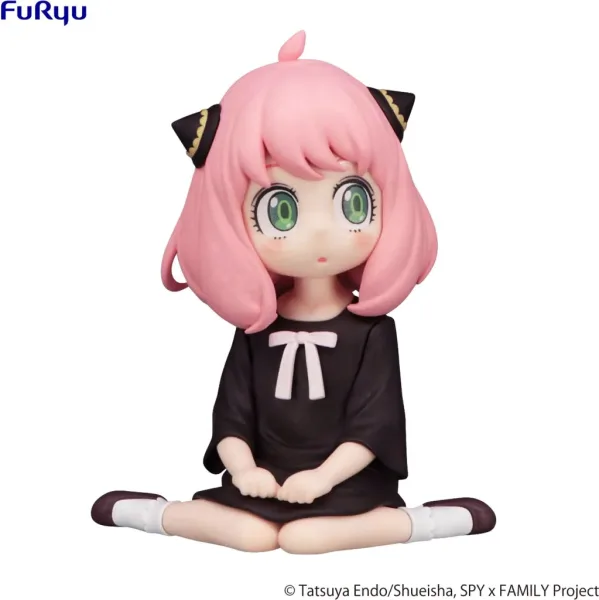 Figura good smile company spy x family noodle stopper anya forger sitting on the floor