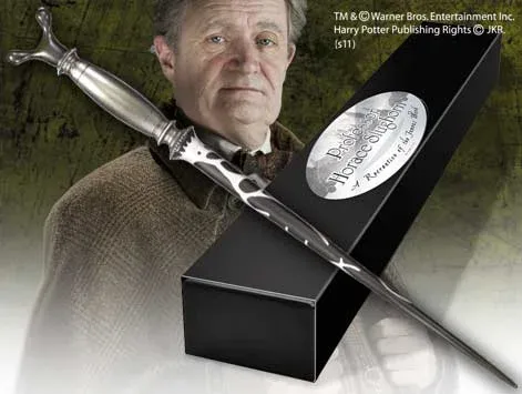 Replica the noble collection harry potter horace slughorn varita con caja y placa de identificacion