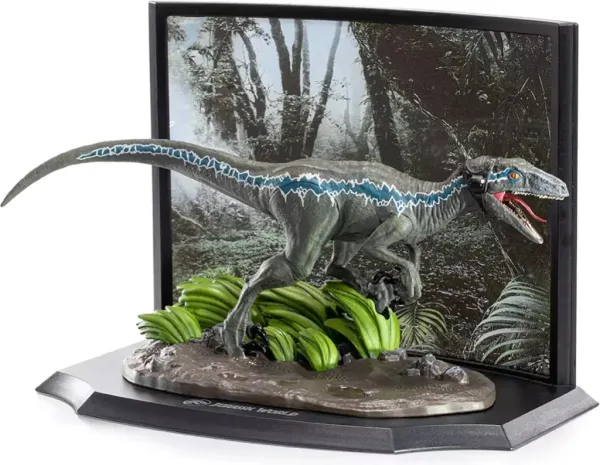 Figura the noble collection toyllectible treasures jurassic world blue